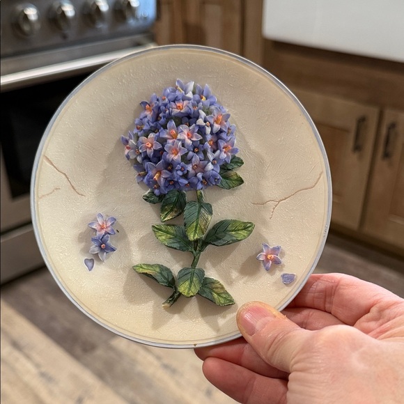 Floral Wall Plaques with 3 Dimensional Flowers. EUC - Picture 8 of 10